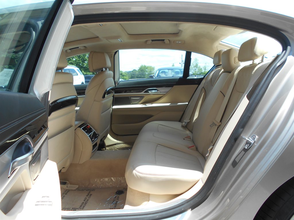 2018 BMW 7-Series 750i photo