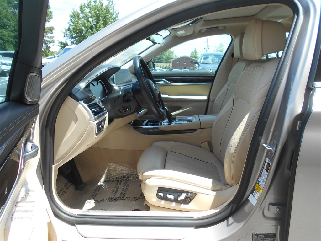 2018 BMW 7-Series 750i photo