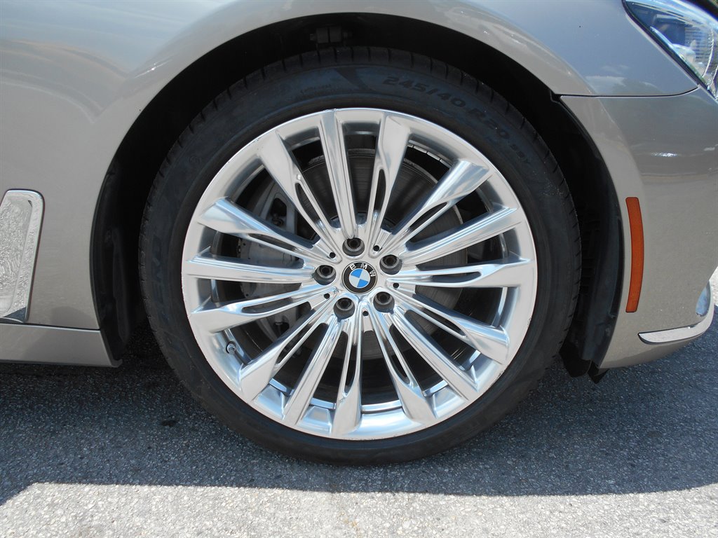 2018 BMW 7-Series 750i photo
