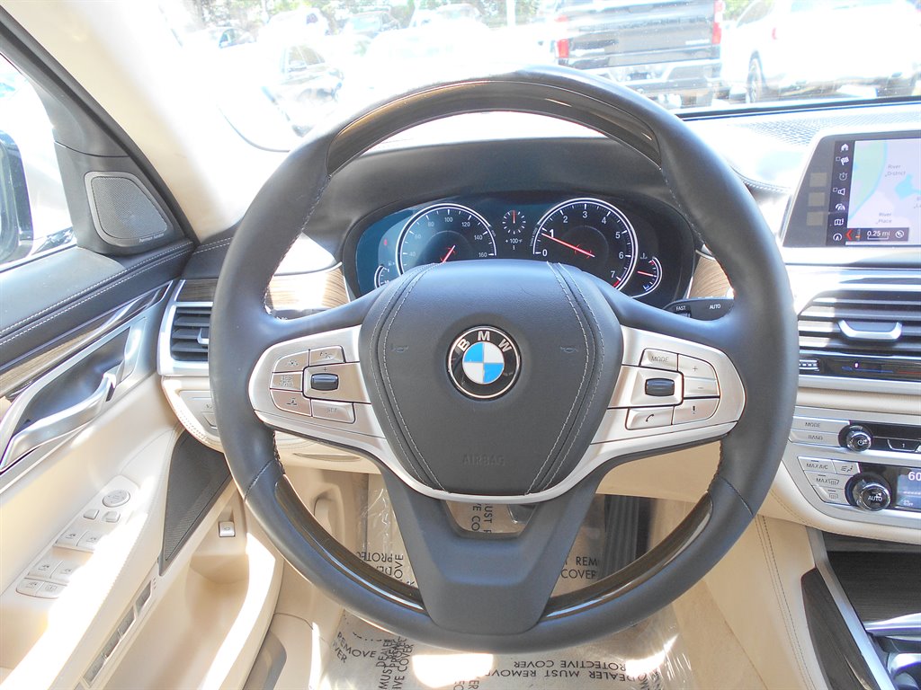 2018 BMW 7-Series 750i photo