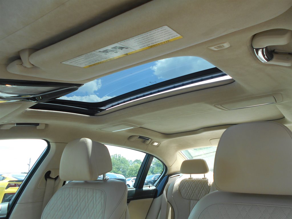 2018 BMW 7-Series 750i photo