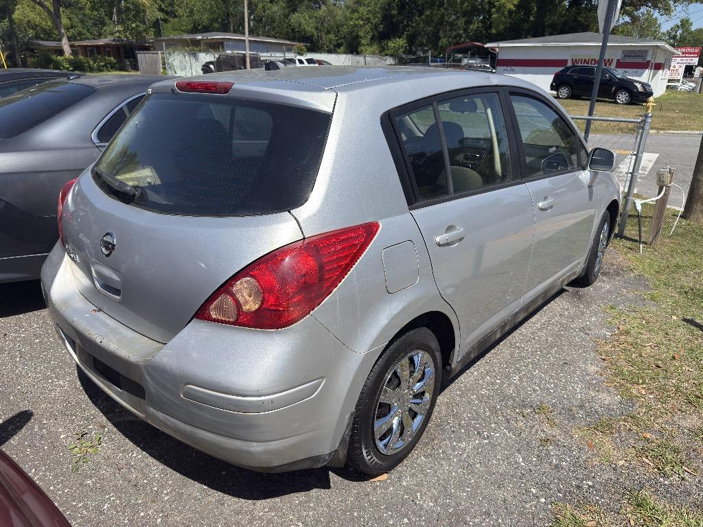 2011 Nissan Versa 1.8 S photo