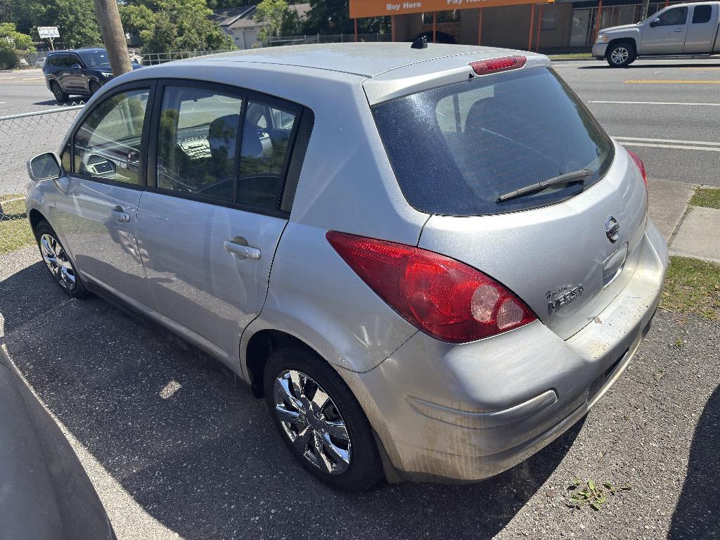 2011 Nissan Versa 1.8 S photo
