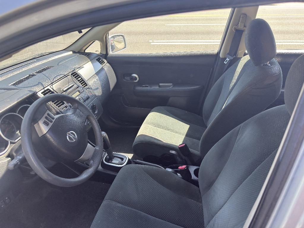 2011 Nissan Versa 1.8 S photo