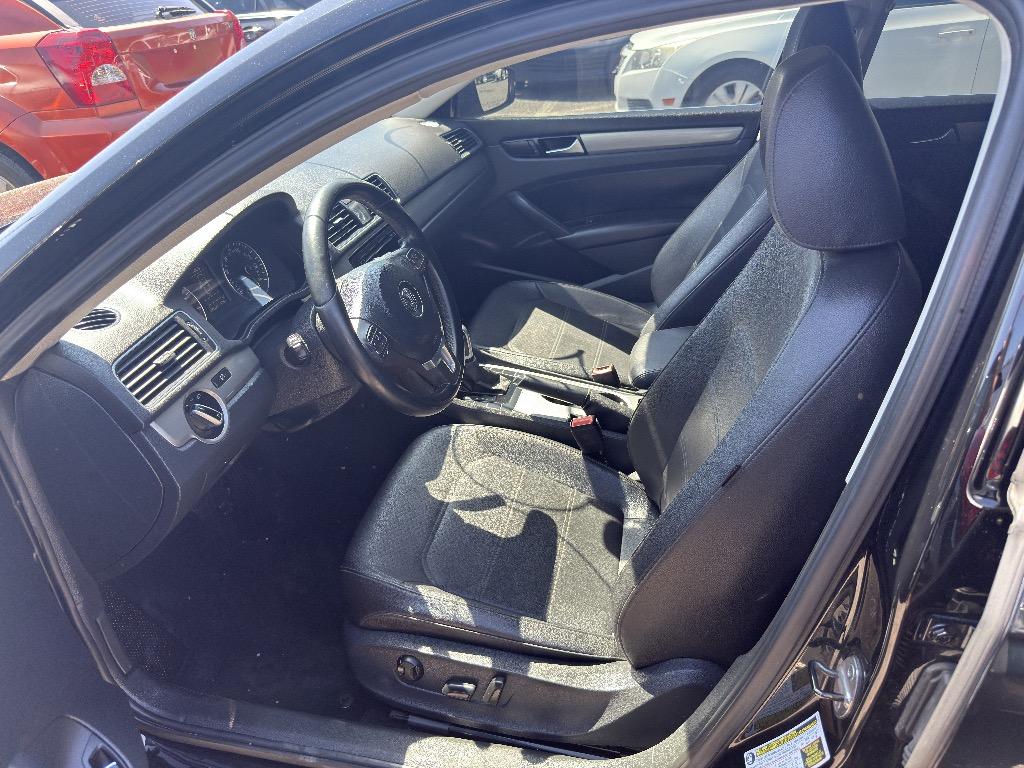 2014 Volkswagen Passat SE PZEV photo