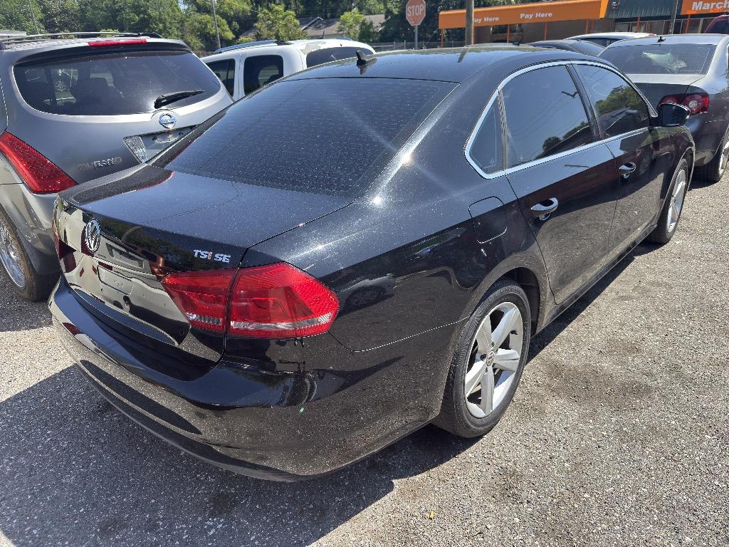 2014 Volkswagen Passat SE PZEV photo