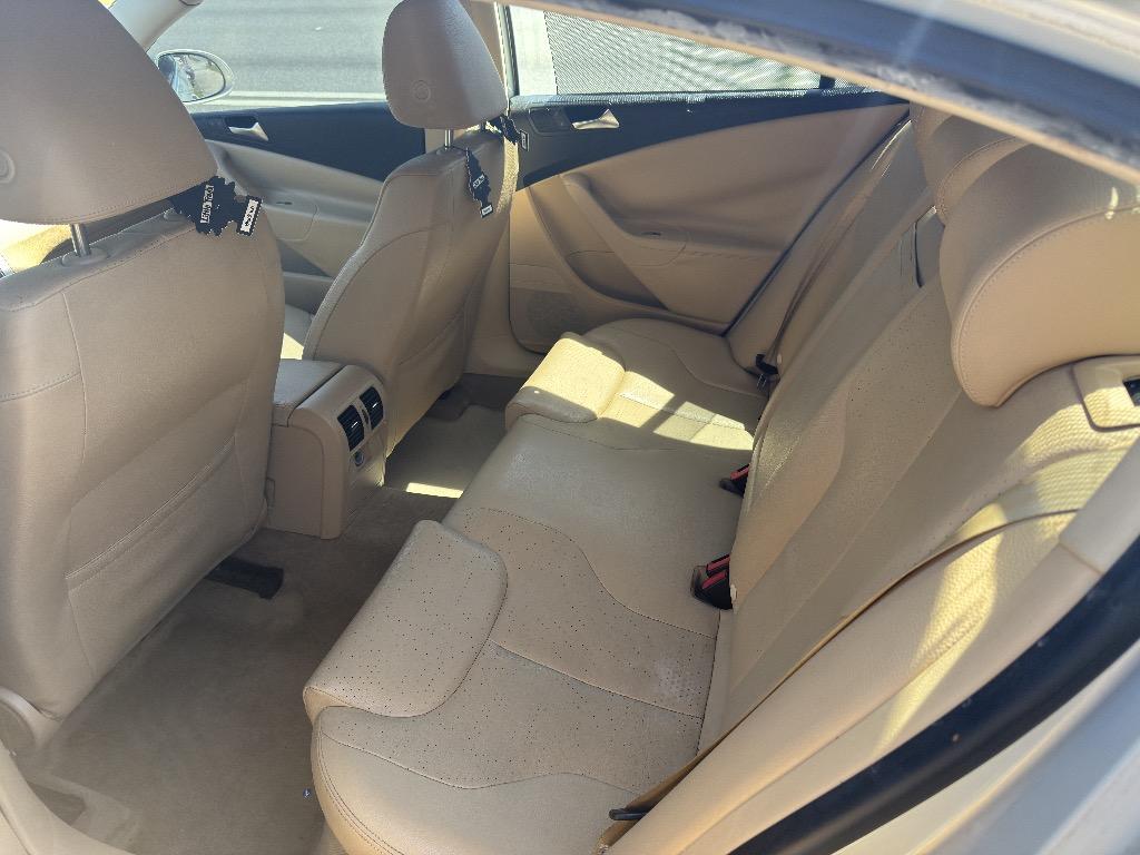 2009 Volkswagen Passat Komfort photo