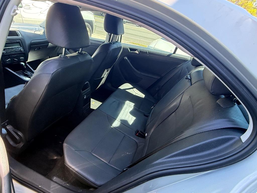 2012 Volkswagen Jetta - $4,261