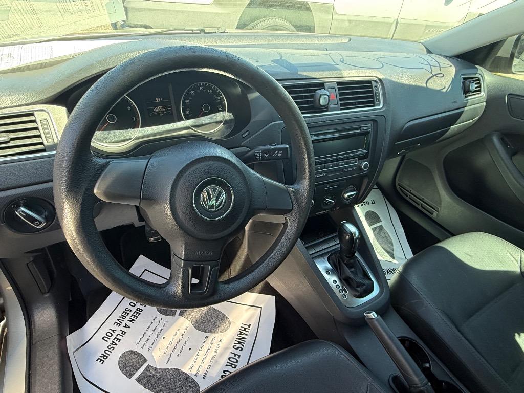 2012 Volkswagen Jetta - $4,261