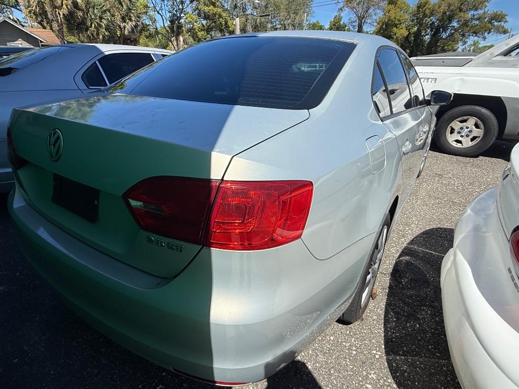 2012 Volkswagen Jetta - $4,261