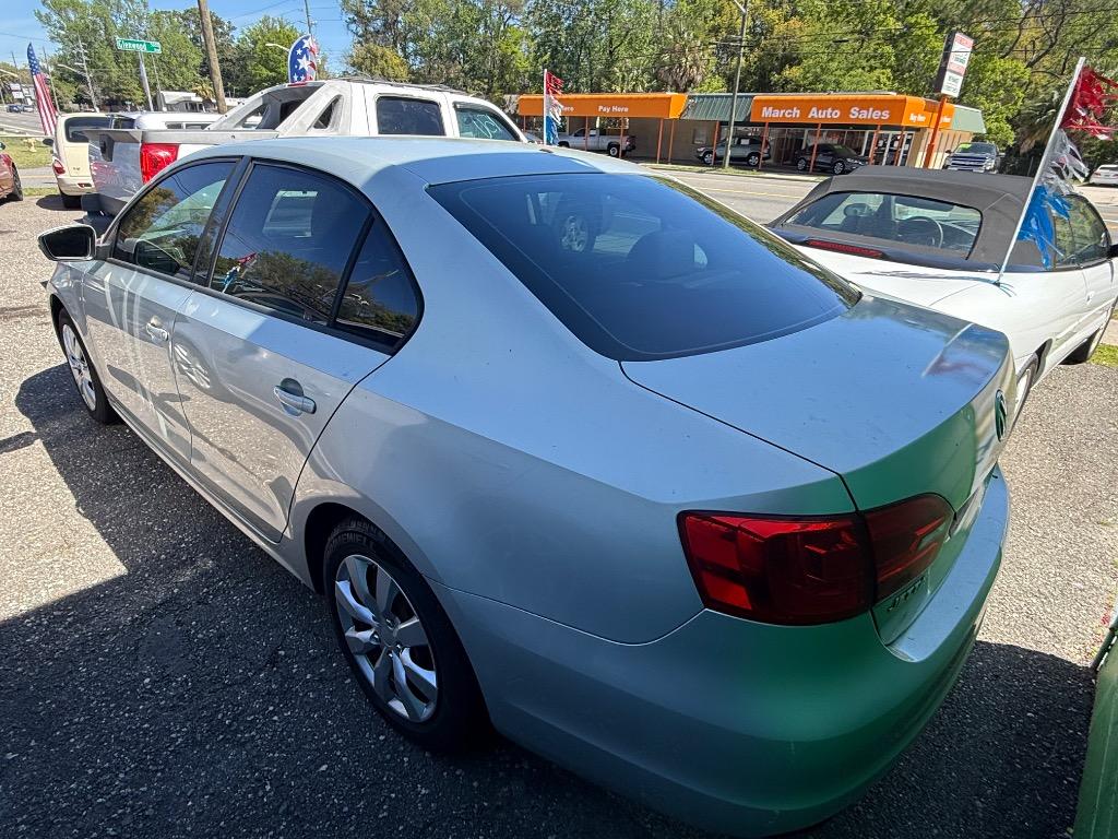 2012 Volkswagen Jetta - $4,261