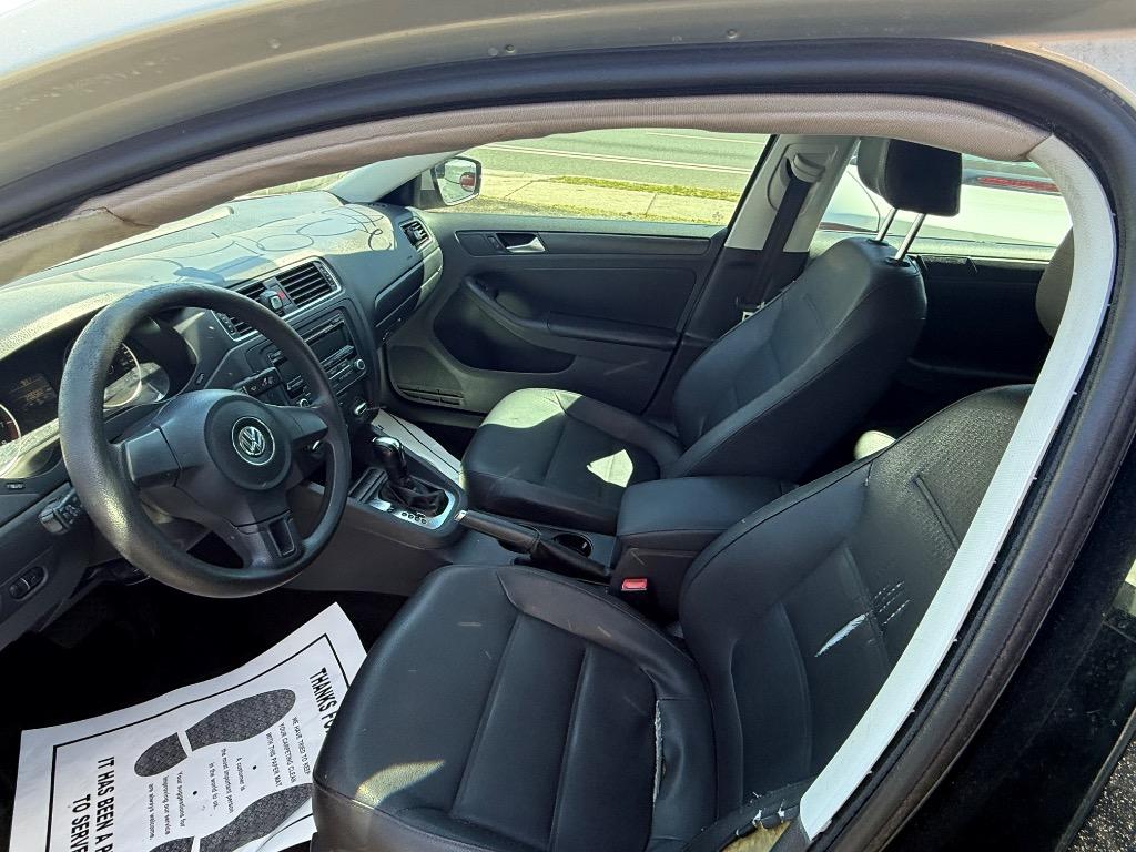 2012 Volkswagen Jetta - $4,261