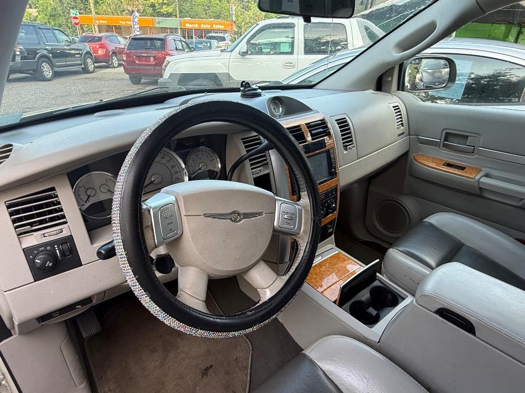 2008 Chrysler Aspen - $3,950