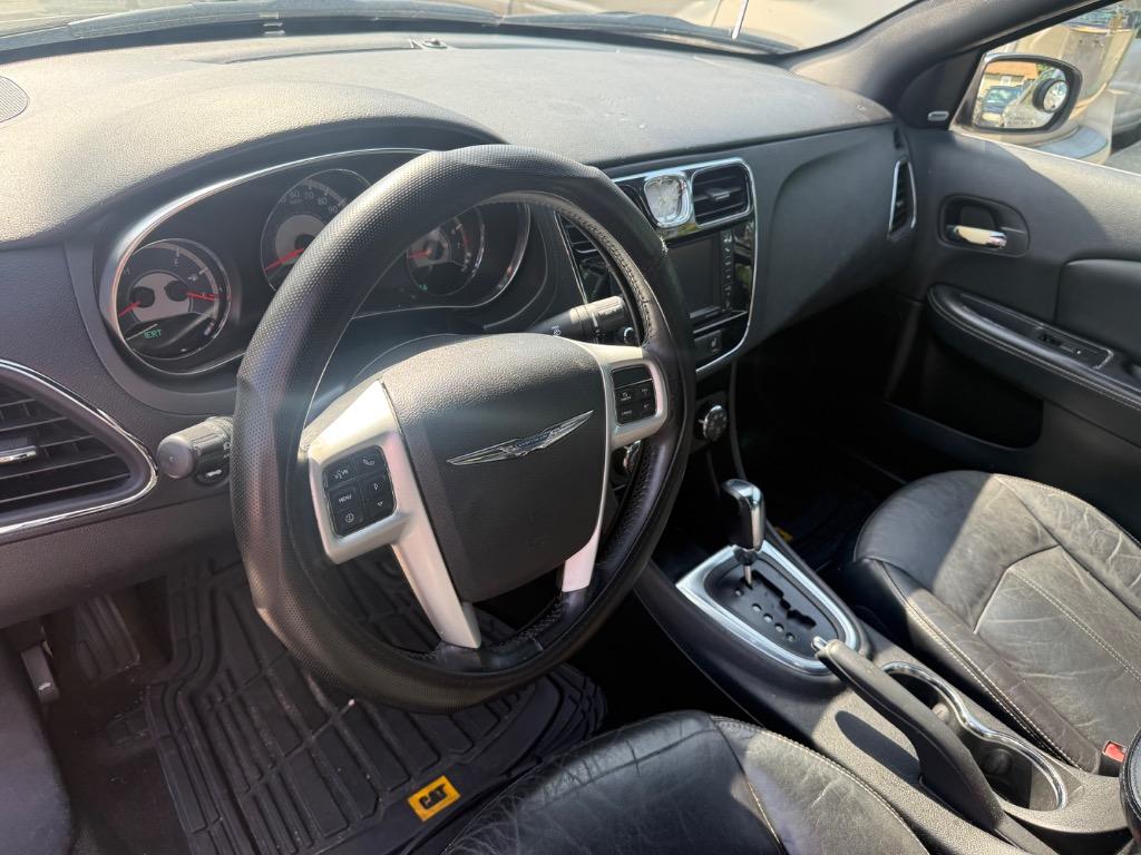 2013 Chrysler 200 - $3,950