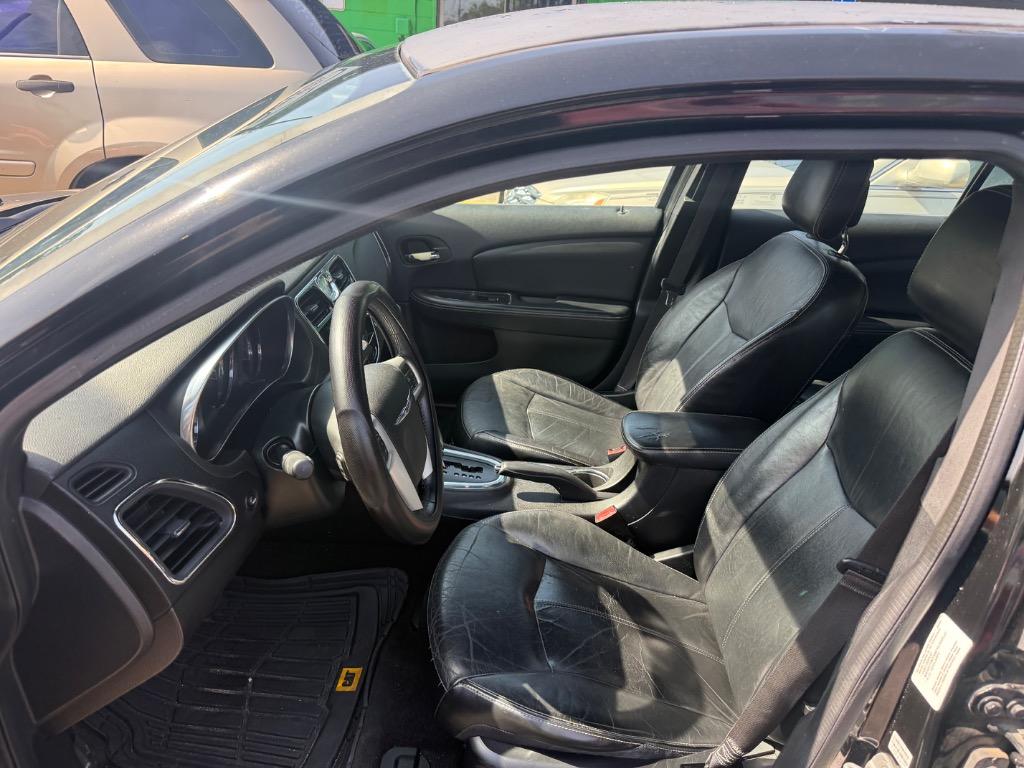 2013 Chrysler 200 - $3,950
