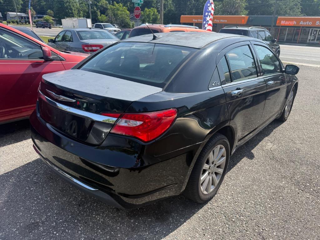 2013 Chrysler 200 - $3,950