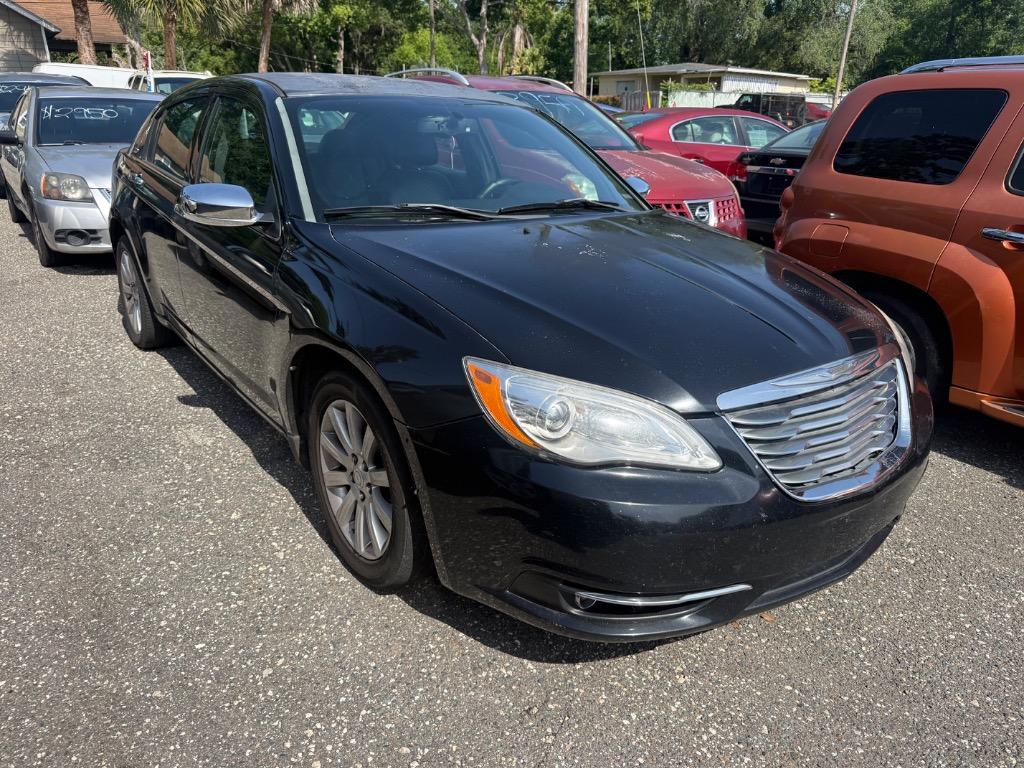2013 Chrysler 200 - $3,950