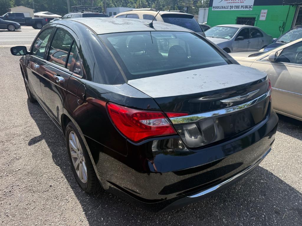 2013 Chrysler 200 - $3,950