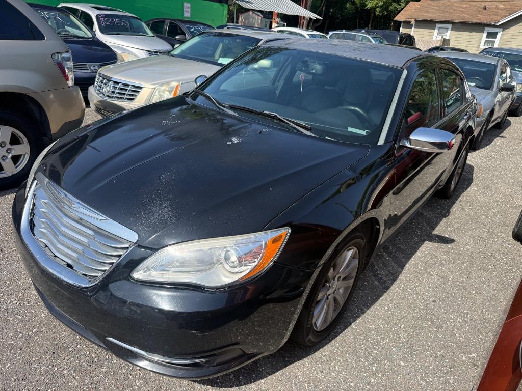 2013 Chrysler 200 - $3,950