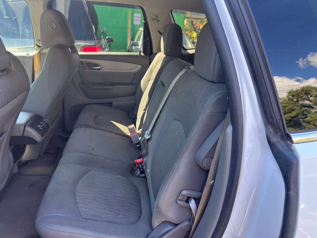 2017 Chevrolet Traverse - $3,950