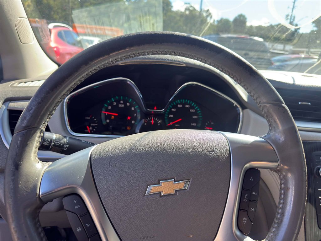 2017 Chevrolet Traverse - $3,950