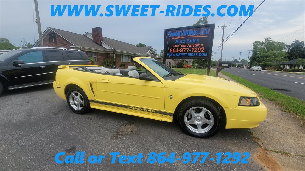 2003 Ford Mustang Deluxe photo