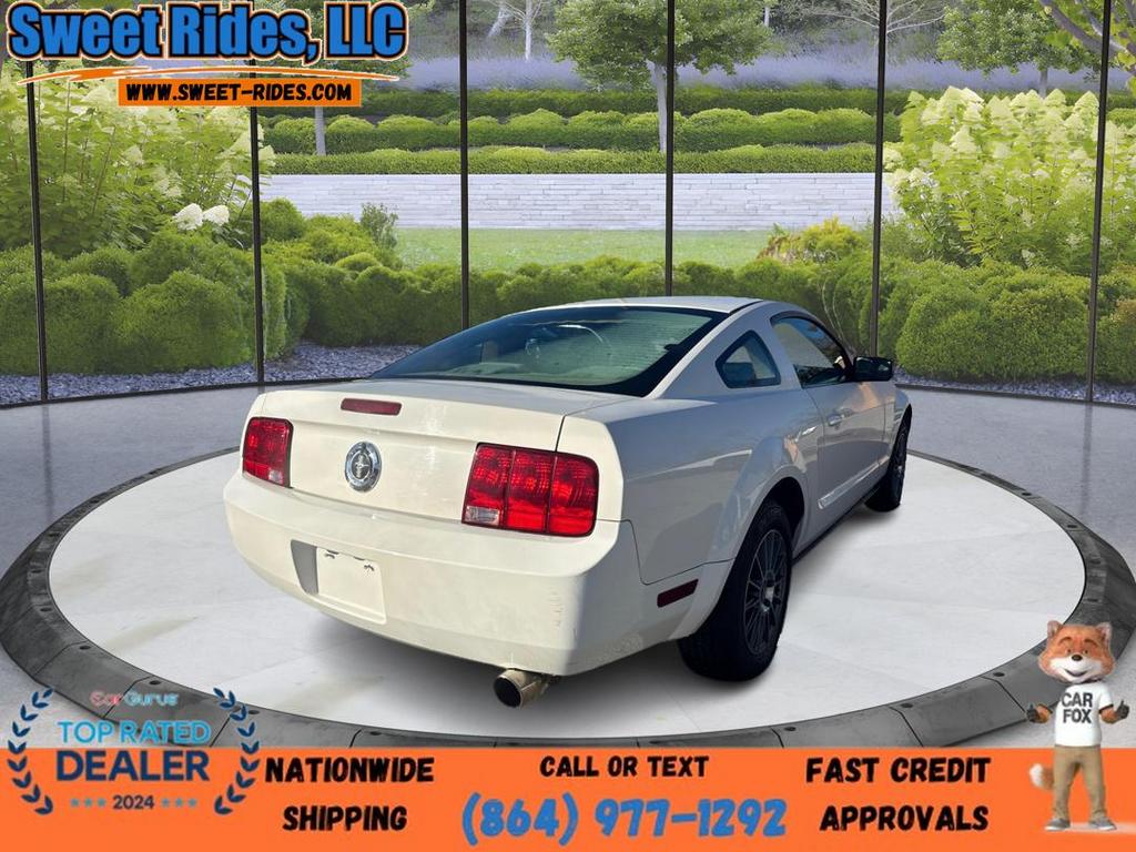 2008 Ford Mustang V6 Deluxe photo