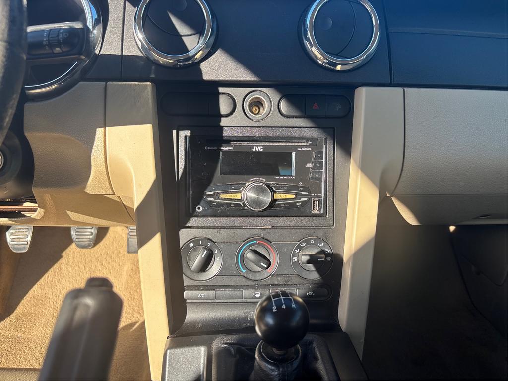 2008 Ford Mustang V6 Deluxe photo