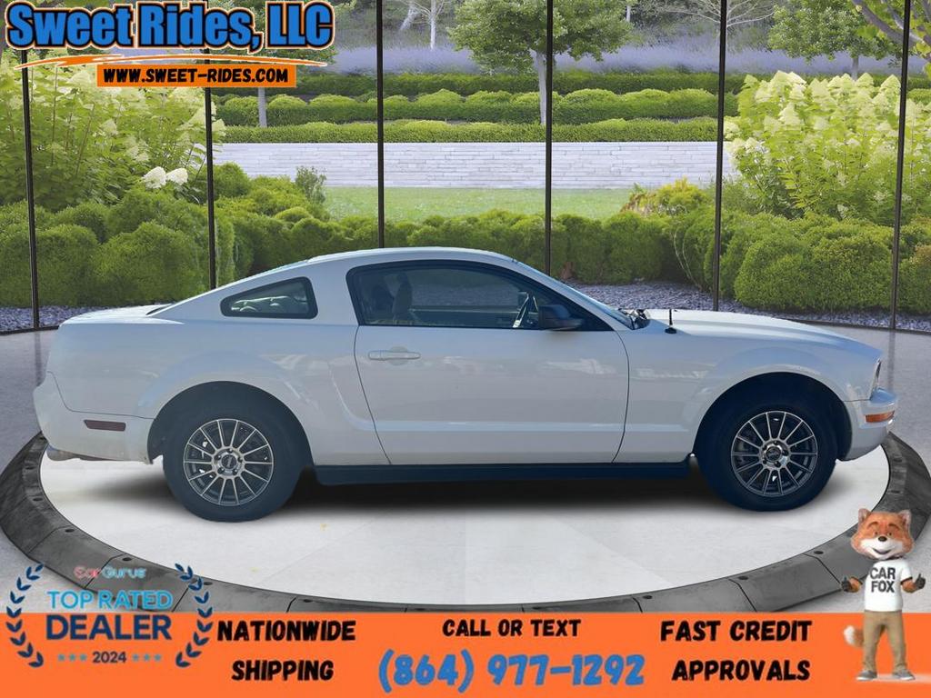 2008 Ford Mustang V6 Deluxe photo