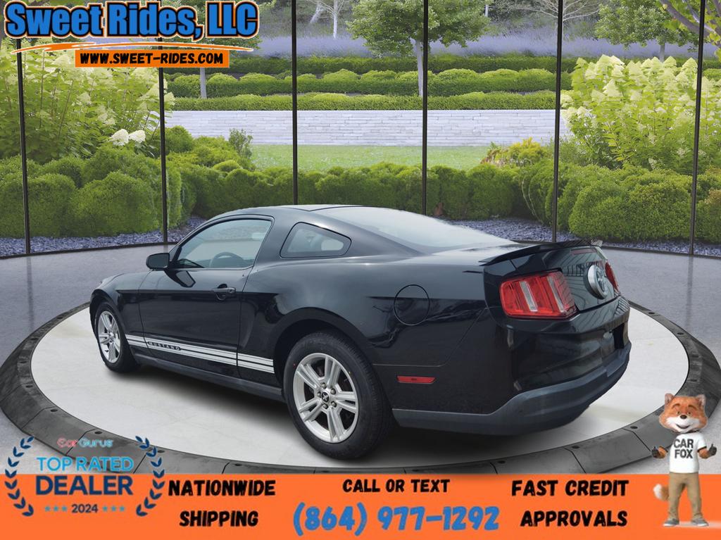 2010 Ford Mustang V6 Premium photo