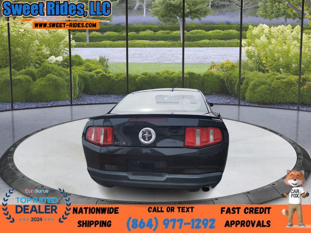 2010 Ford Mustang V6 Premium photo