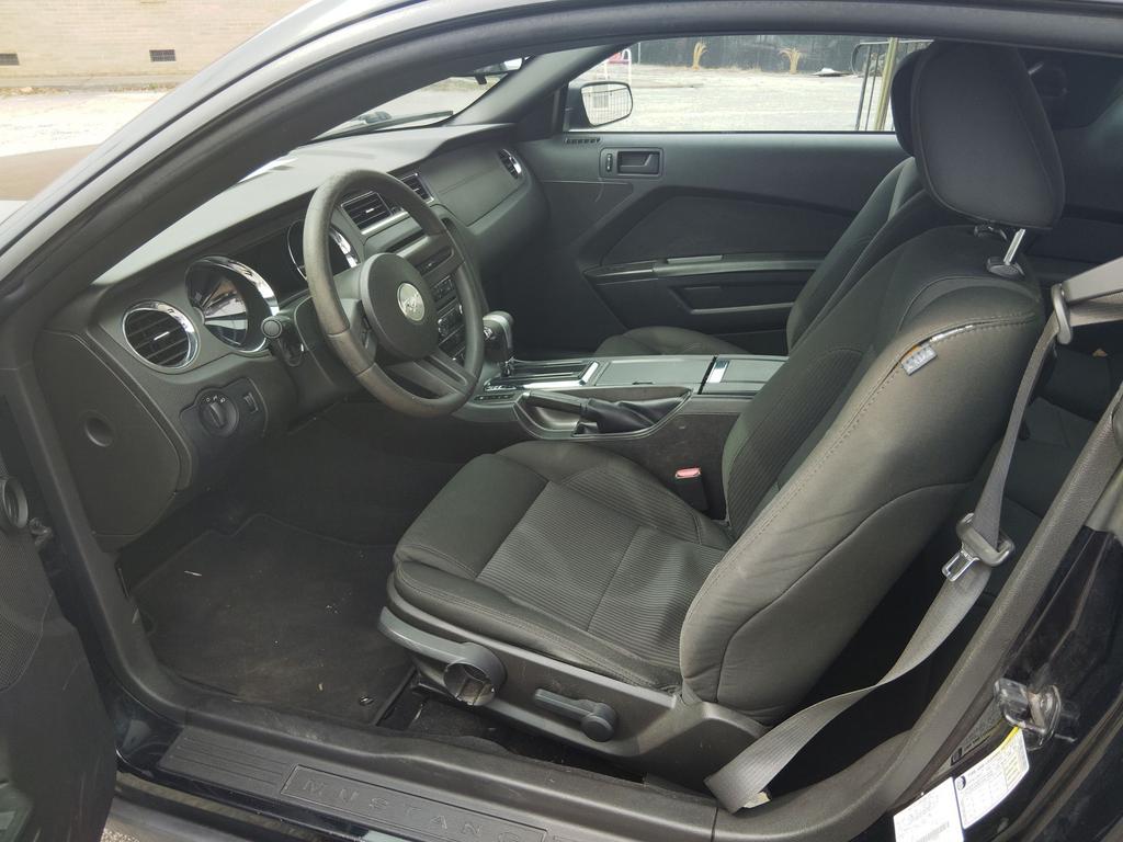 2010 Ford Mustang V6 Premium photo