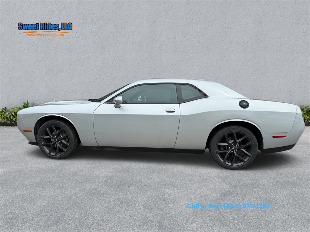 2021 Dodge Challenger SXT photo