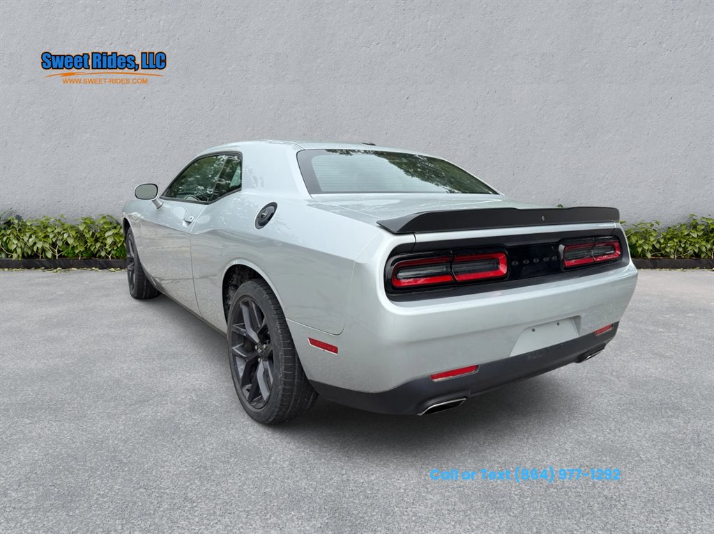 2021 Dodge Challenger SXT photo