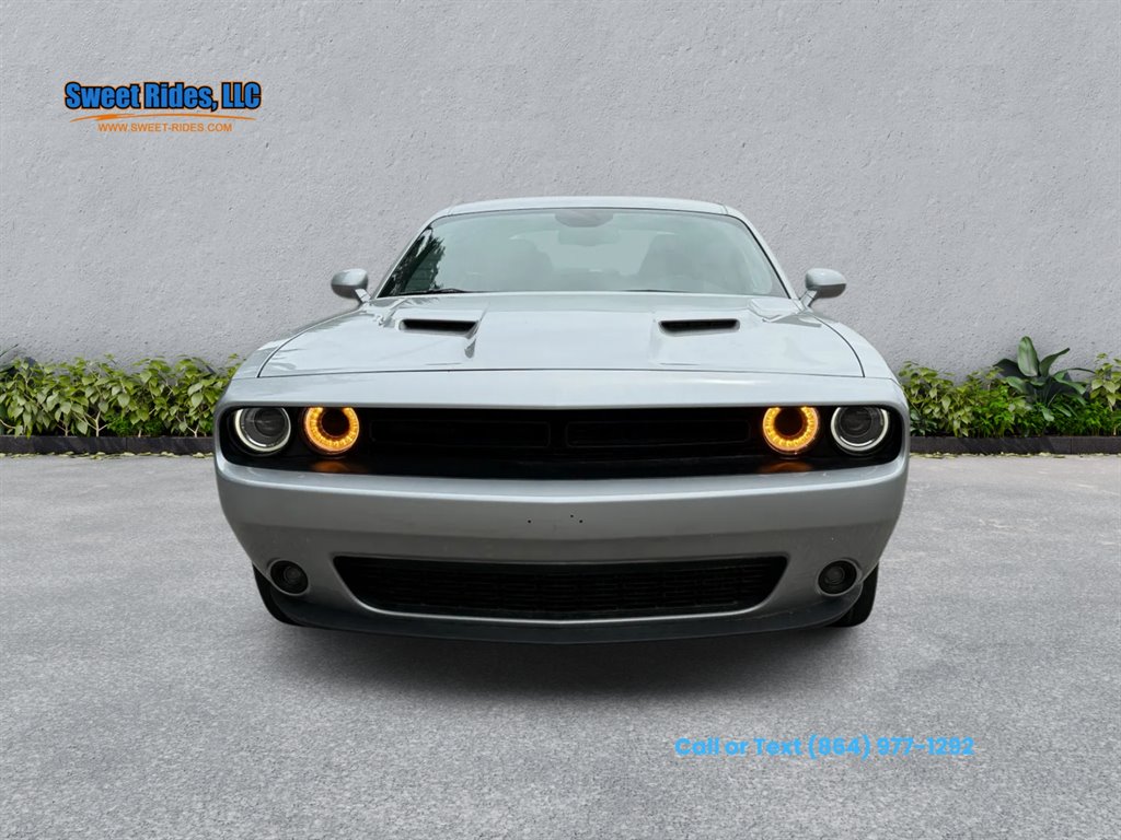 2021 Dodge Challenger SXT photo