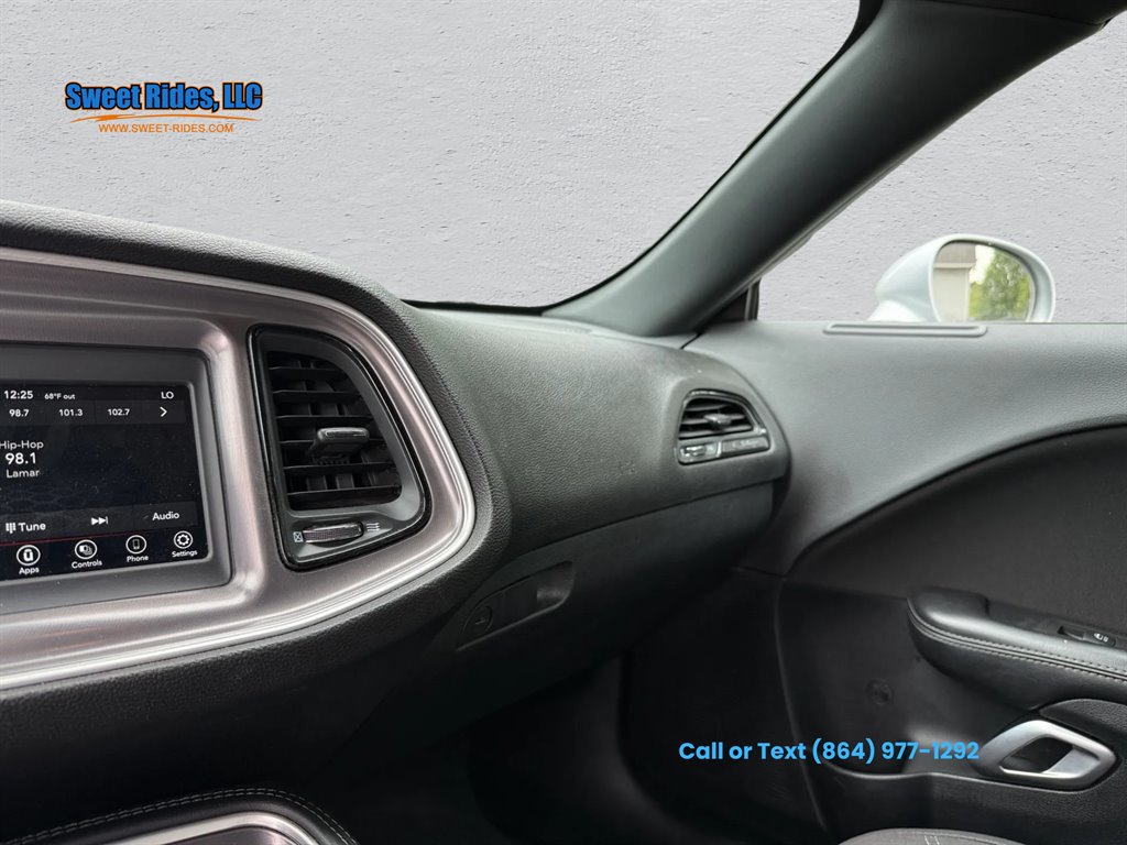 2021 Dodge Challenger SXT photo