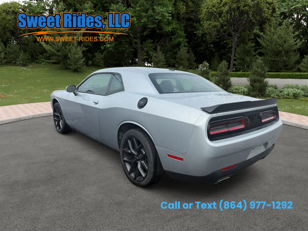 2021 Dodge Challenger SXT photo