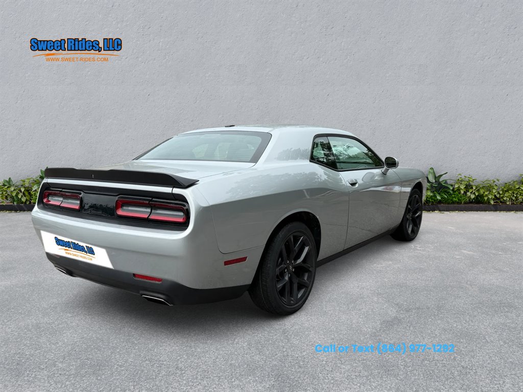 2021 Dodge Challenger SXT photo