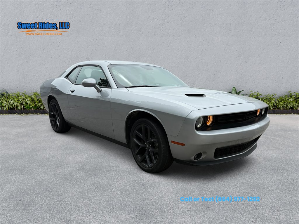 2021 Dodge Challenger SXT photo