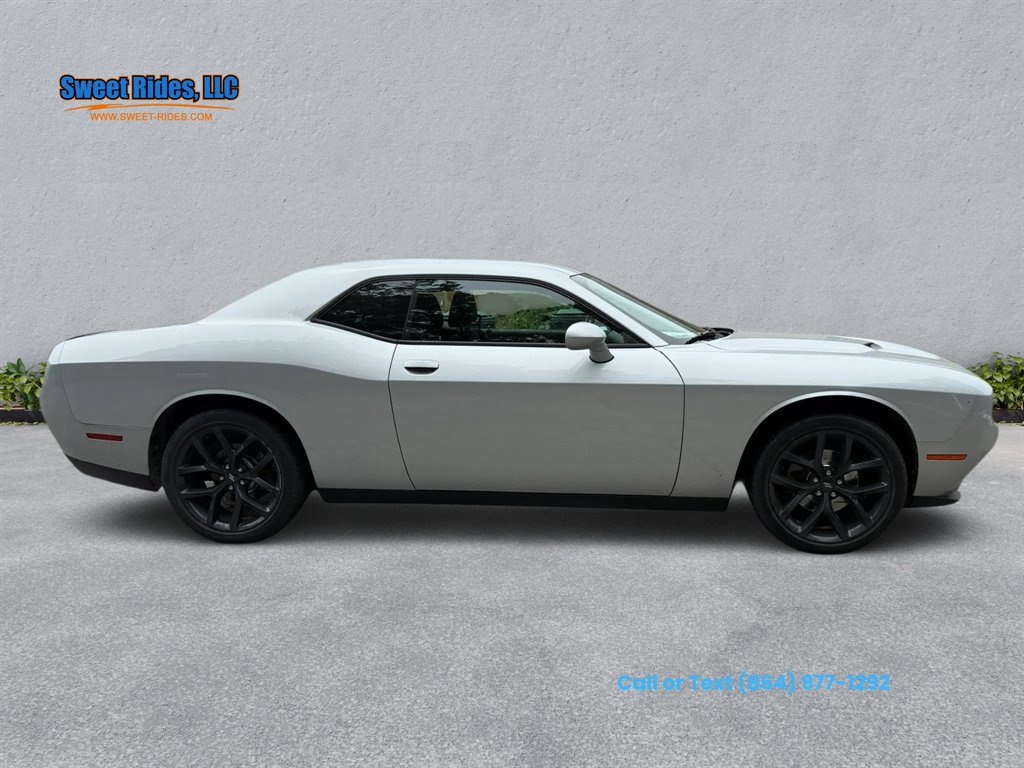 2021 Dodge Challenger SXT photo