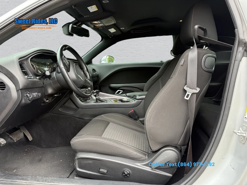 2021 Dodge Challenger SXT photo