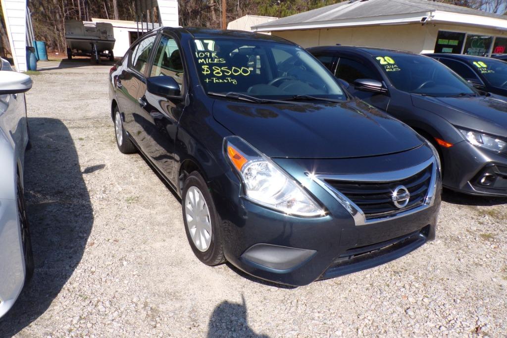 2017 Nissan Versa SV photo
