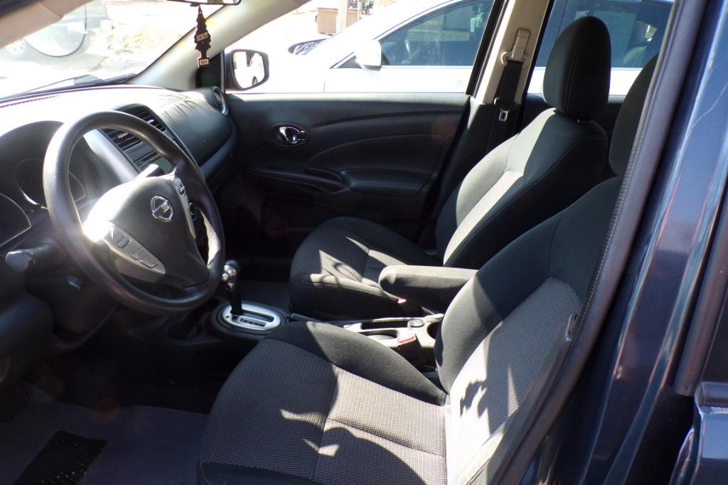 2017 Nissan Versa SV photo