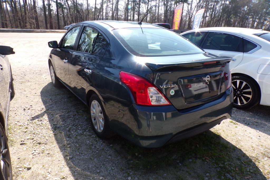 2017 Nissan Versa SV photo