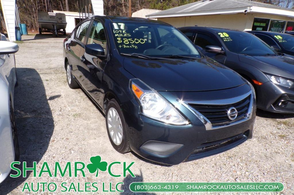 2017 Nissan Versa SV photo