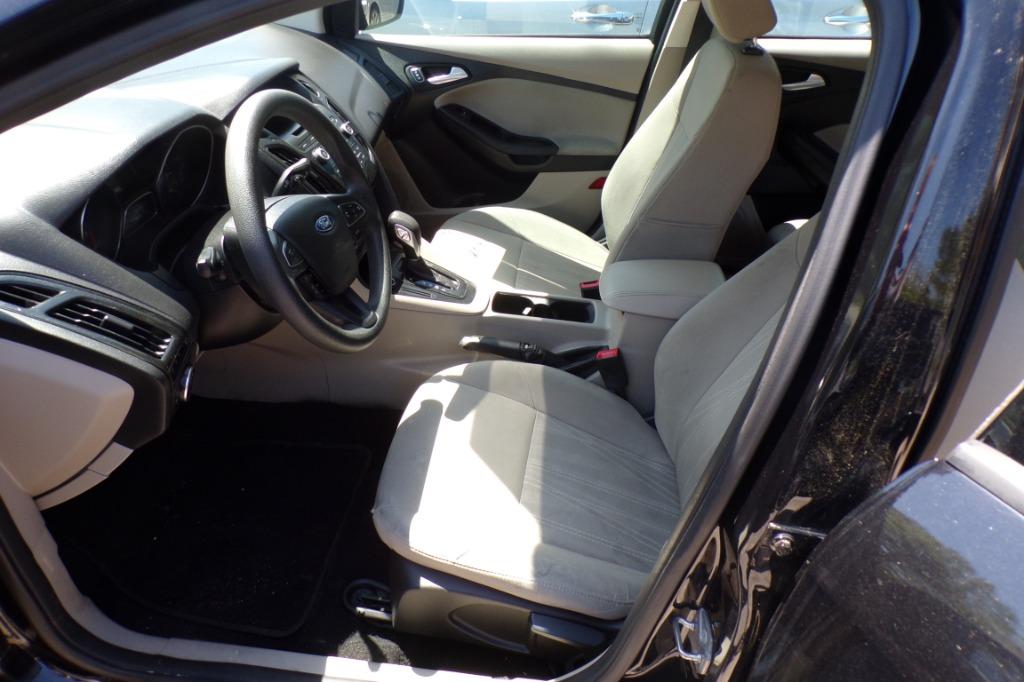 2017 Ford Focus SE photo