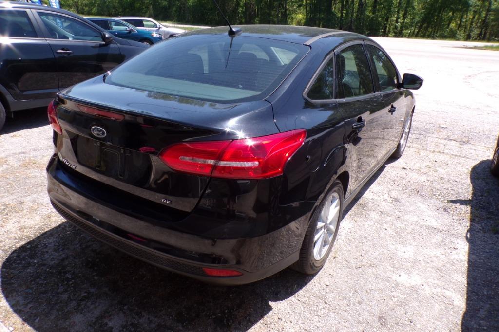 2017 Ford Focus SE photo