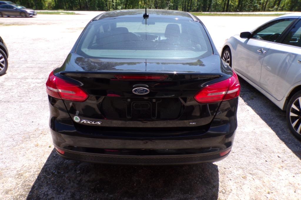 2017 Ford Focus SE photo