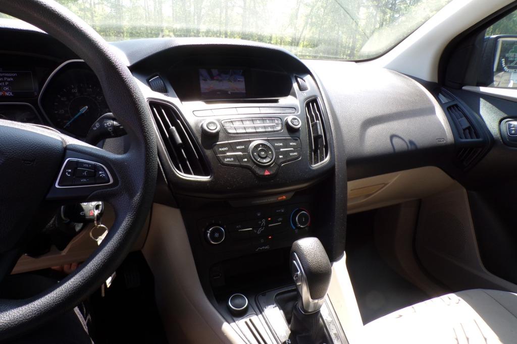 2017 Ford Focus SE photo