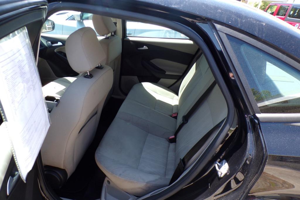 2017 Ford Focus SE photo